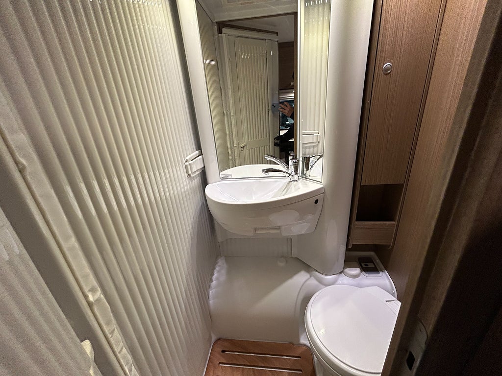 Carado V 132 / Cykelställ / Markis / Under 6m / B-körkort - Carado