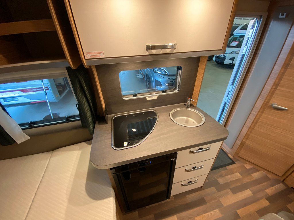 Weinsberg CaraOne 390 QD / Förtält / Elpatron / 1350kg - Weinsberg