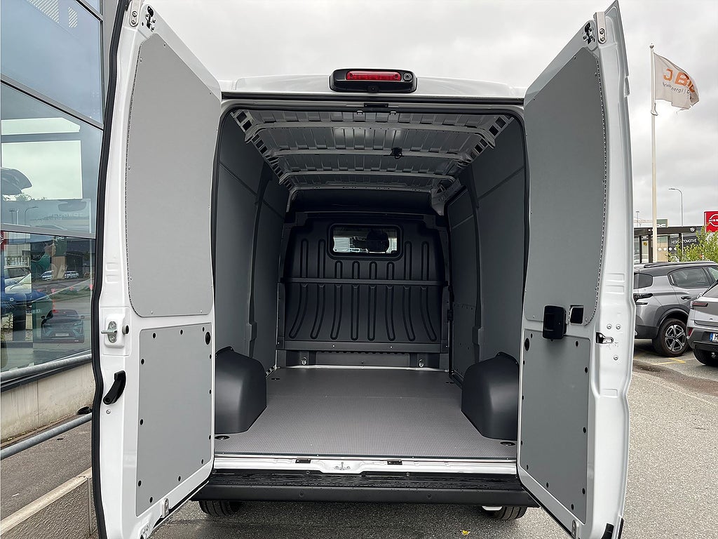 Bild på Opel Movano 140hk AT8 L2H2 Aut - Värmare & backkamera