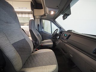 Husbil-halvintegrerad CI Magis 74 XT 22 av 23