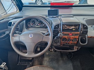 Husbil-integrerad Dethleffs I-7870 16 av 17