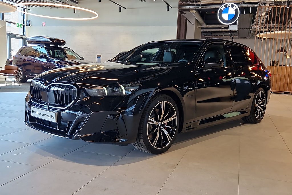 BMW 530e xDrive Touring M Sport Business M-Sport Pro DEMO