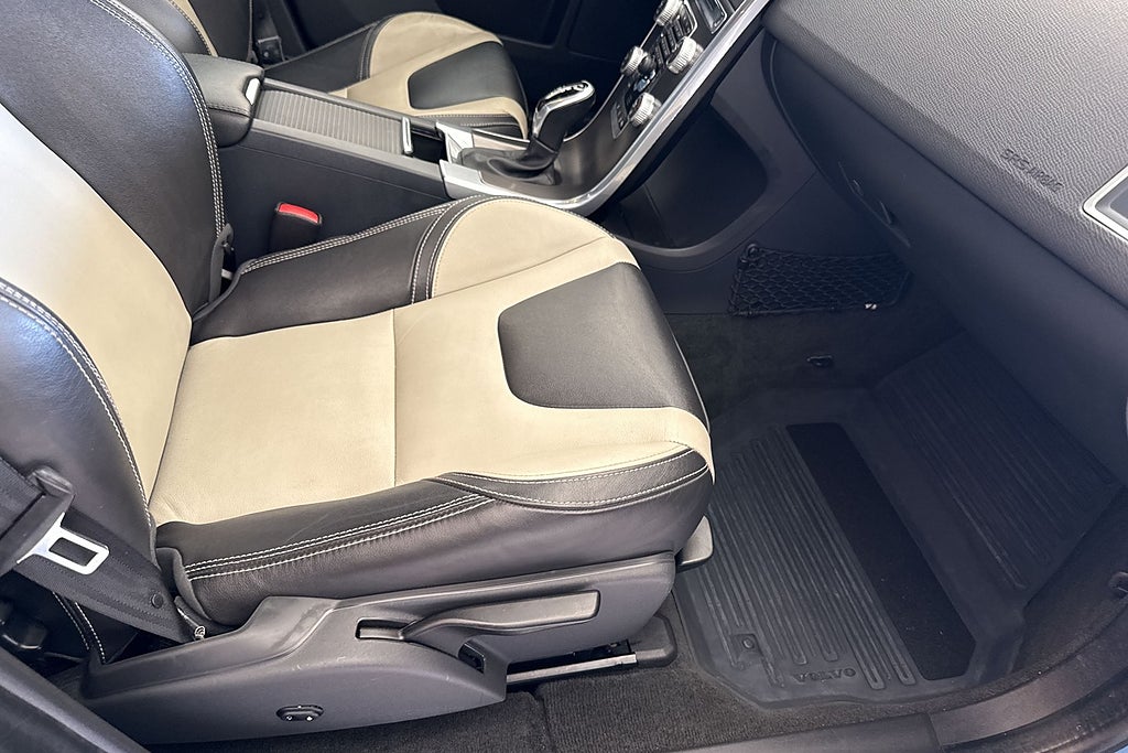 Volvo XC60 D4 AWD Aut Summum Business Editi Pro D-värm Drag Kamera miniatyr 15