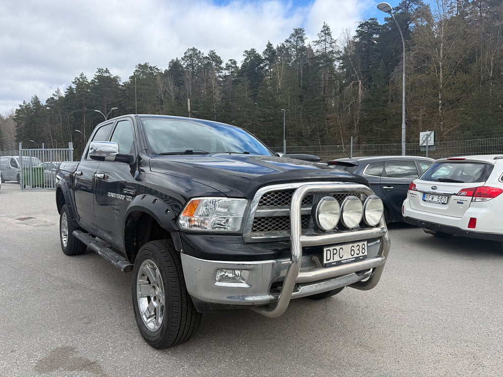 RAM 1500 Crew Cab 5.7 V8 HEMI 4x4 395hk 5-sits Skinn Kamera FYND