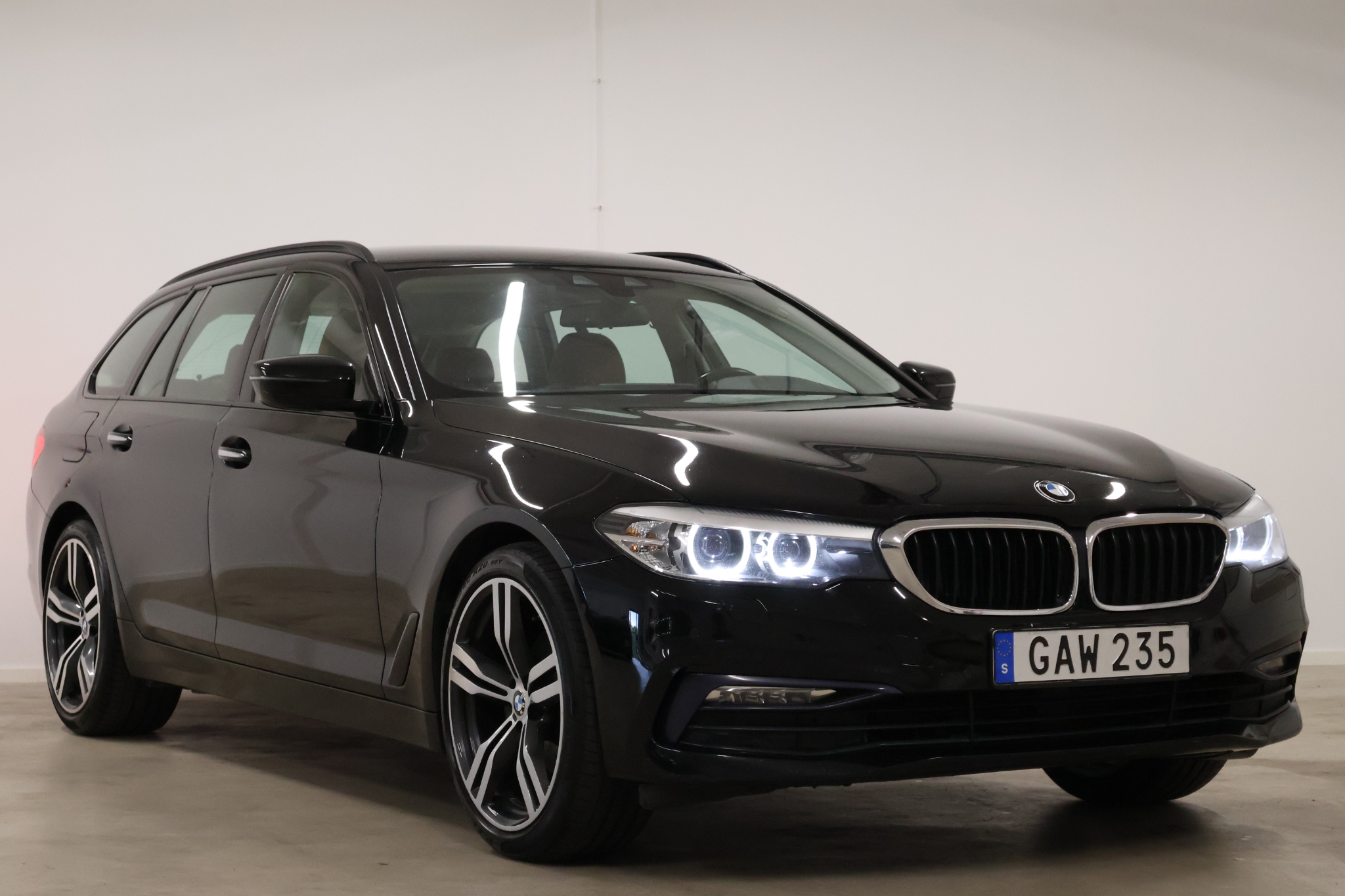 BMW 520 d AUT INDIVIDUAL 20" M-SPORT 2018, bild 3/63