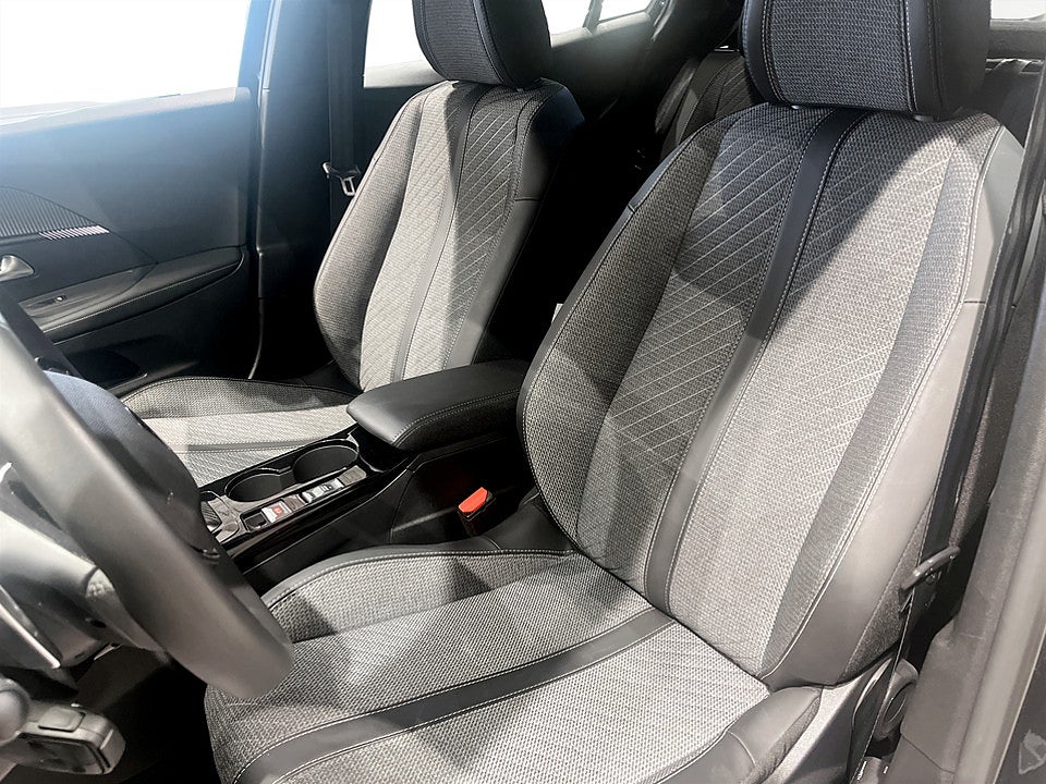Bild på Peugeot 2008 Allure 1.2 PT 130hk Aut B-KAMERA CARPLAY