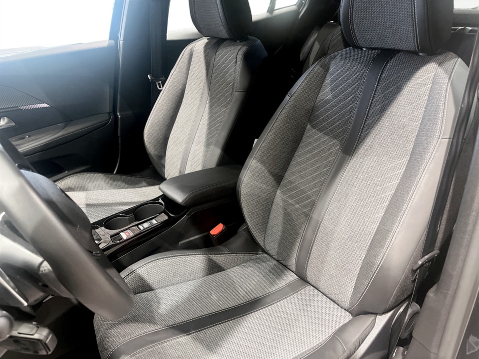 Peugeot 2008 Allure 1.2 PT 130hk Aut 2025, photo 7/38