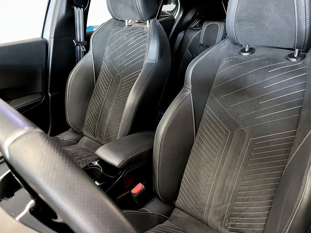 Bild på Peugeot 2008 GT 1.2 PT 130hk Aut - B-KAMERA,CARPLAY,NAVI