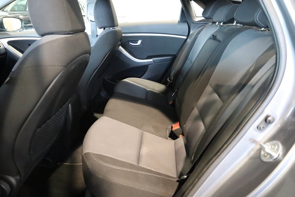 Hyundai i30 1,6 CRDi 110hk Business Automat 5D Bluetooth PDC 2014