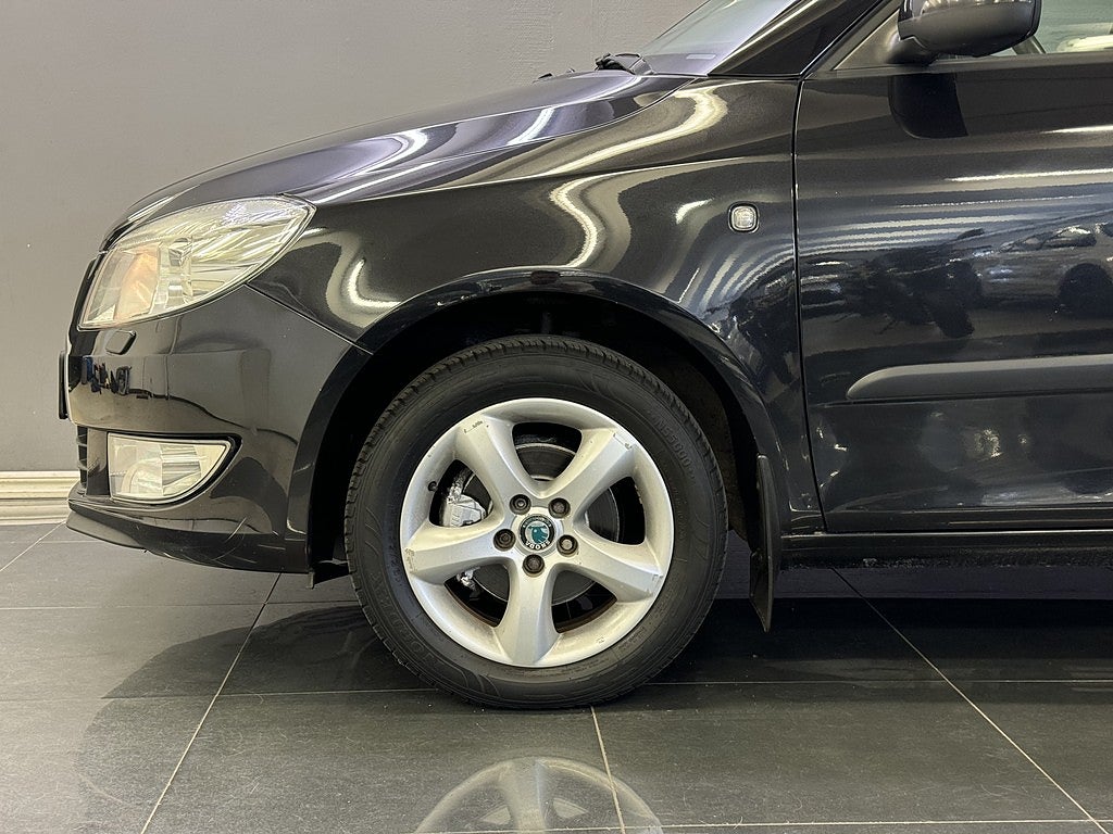 Skoda Fabia Kombi 1.2 TSI Elegance | Nybesiktad | P-sensor | Drag
