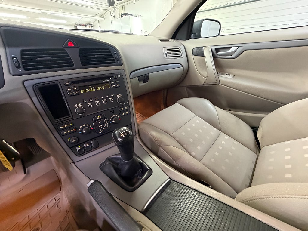 VOLVO V70 2.4 BUSINESS 140 ch 4X2 BVM - 265000 km