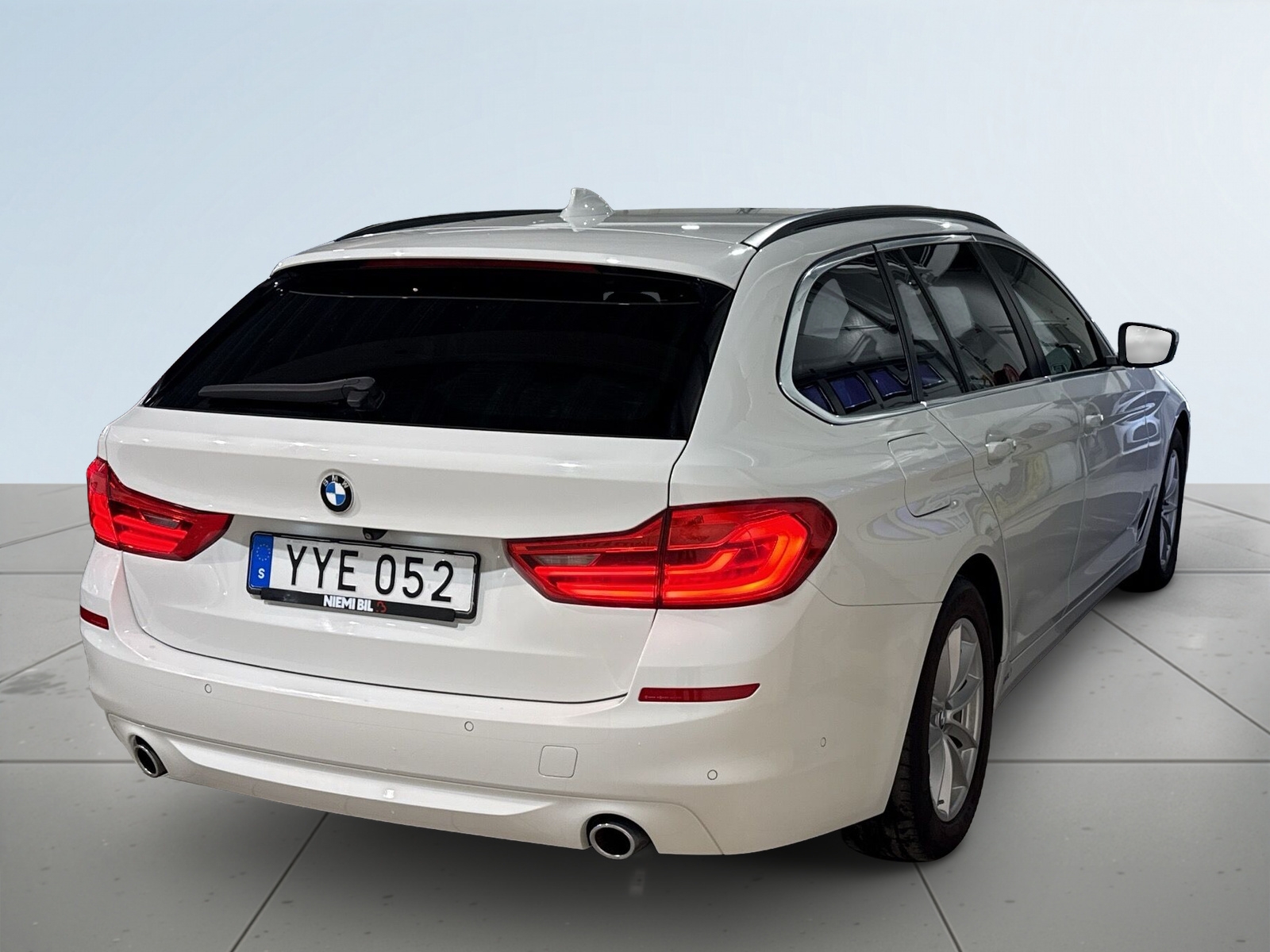 BMW 520 d xDrive Touring 2018, kuva 6/44