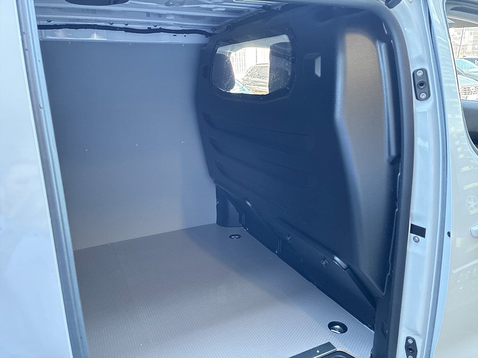 Bild på Opel Vivaro Elite 150hk Aut L2 - EDITION! VÄRMARE & DRAGKROK INGÅR!