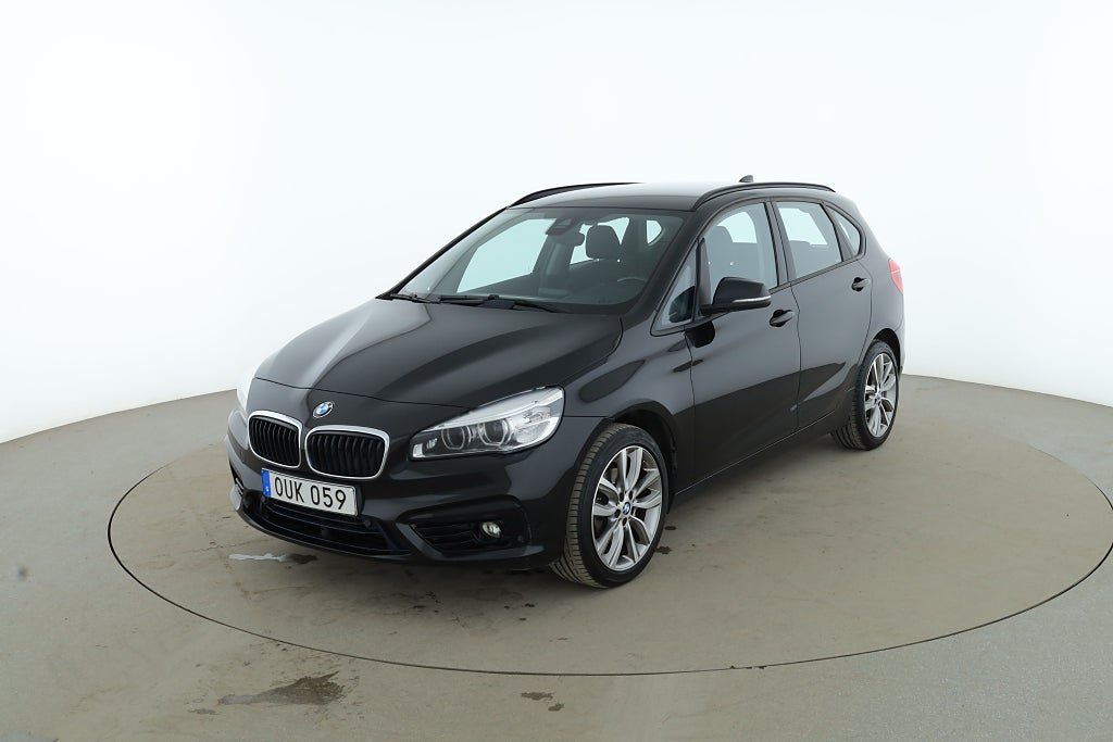 BMW 218i Sport Line / Keyless, PDC, Rails