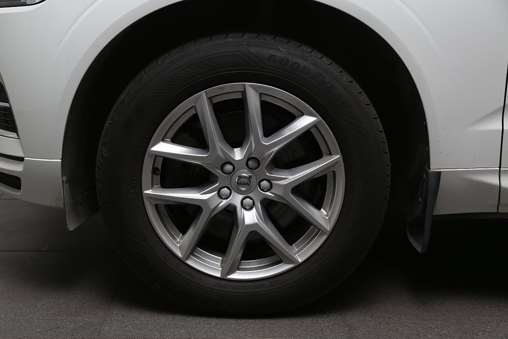 Volvo XC60 T8 Twin Engine AWD Momentum Edt Aut Pano Drag Leasbar 2020