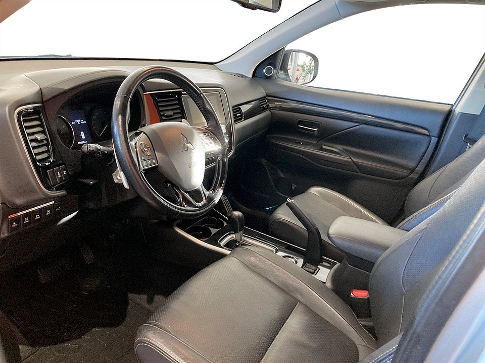 Bild på Mitsubishi Outlander Business 2.0 150hk Aut 4WD - 7-SITS, B-KAMERA