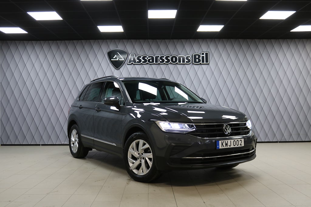 Volkswagen Tiguan 1.5 TSI 150hk B-Kamera CarPlay Drag Värmare Keyless