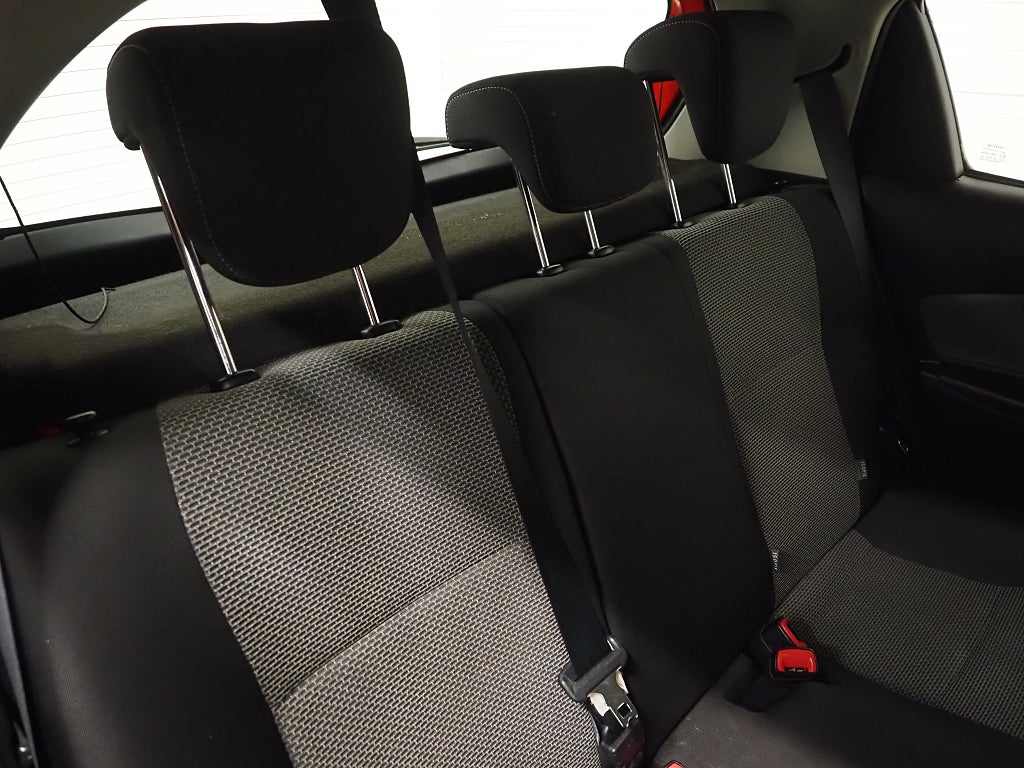 Toyota Yaris Hybrid e-CVT Edition Feel Backkamera Låga mil