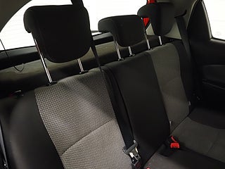 Halvkombi Toyota Yaris 13 av 21