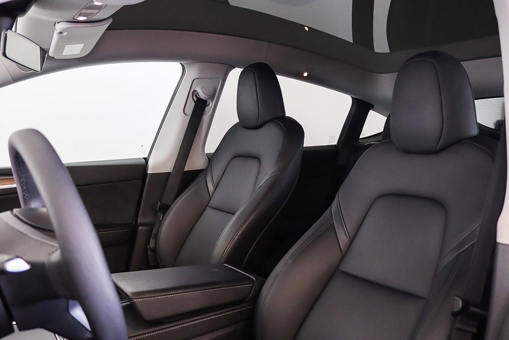 Tesla Model Y Performance 534hk Pano 1 Brukare Moms
