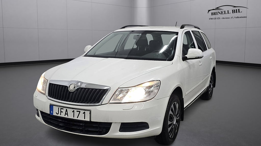 Skoda Octavia 1.6 MPI NY KAMREM NY BESIKT.