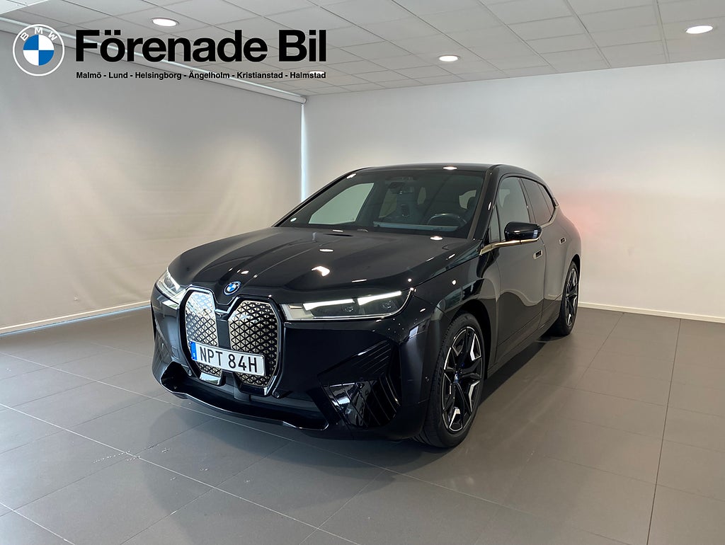 BMW iX xDrive40 Panoramatak Adaptiv farthållare