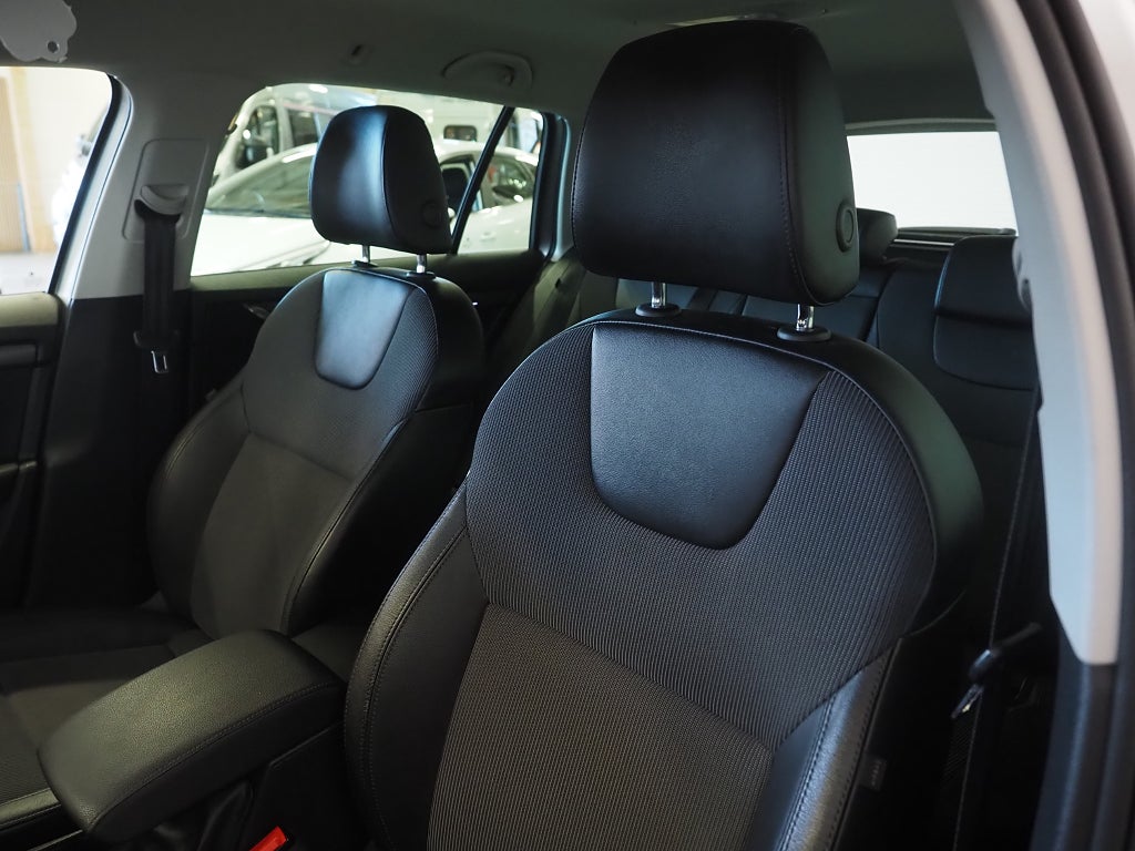 Skoda Octavia 1.0 TSI Style Premium Kamera Drag Canton P-Värm Navi 2018