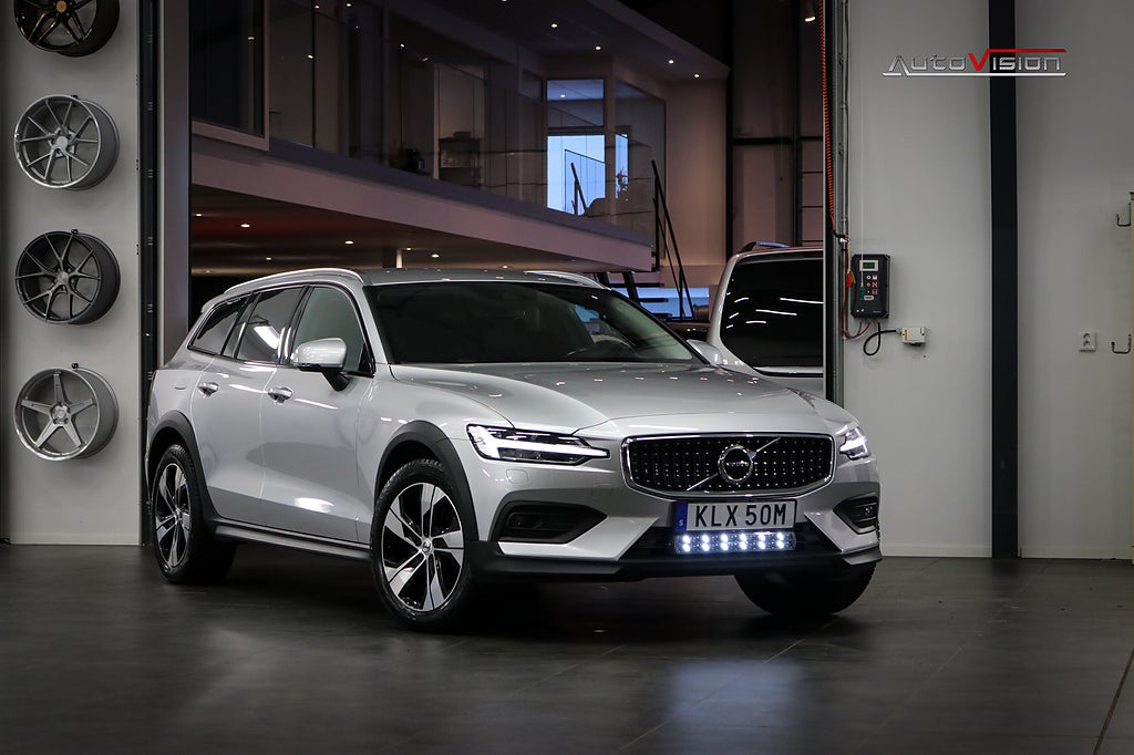 Volvo V60 Cross Country D4 AWD 190hk KAMERA DRAG CARPLAY 18"