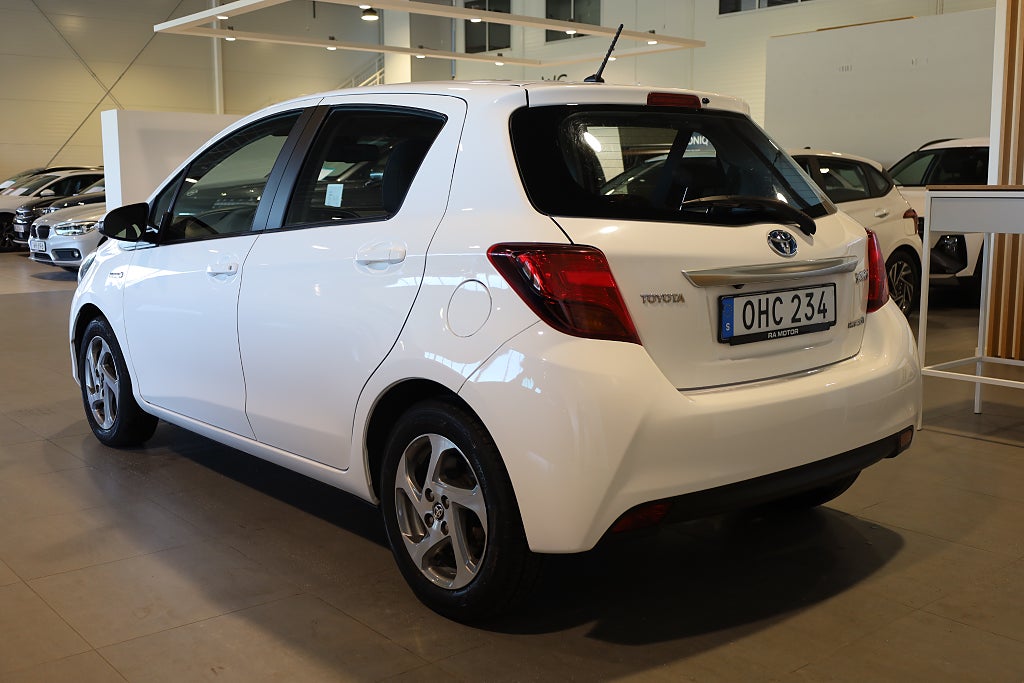 Toyota Yaris Hybrid e-CVT Active Kamera Blåtand Nyservad 2017