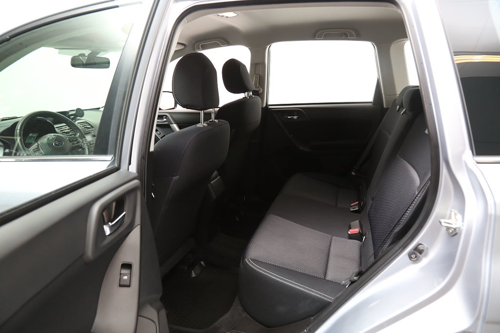 Subaru Forester 2,0D 147hk XS 4WD 1ägare Extraljus P-Värmare 2014