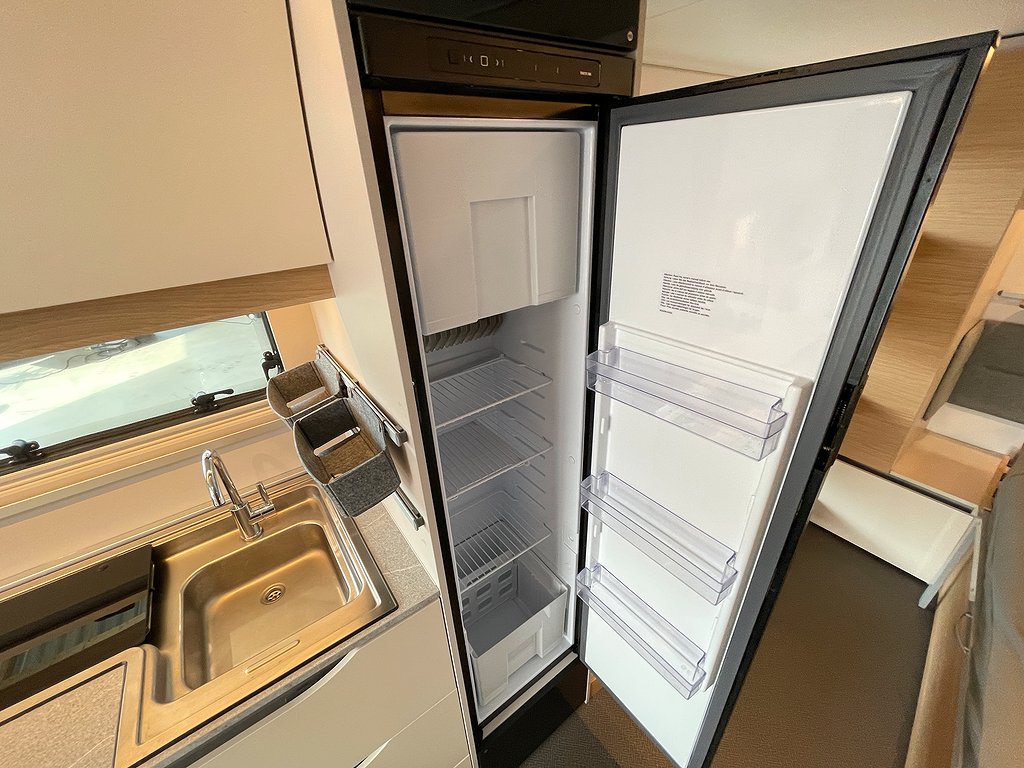 Adria Adora 593 UK /ALDE / Barnkammare / 3-våning / 7 bäddar - Adria