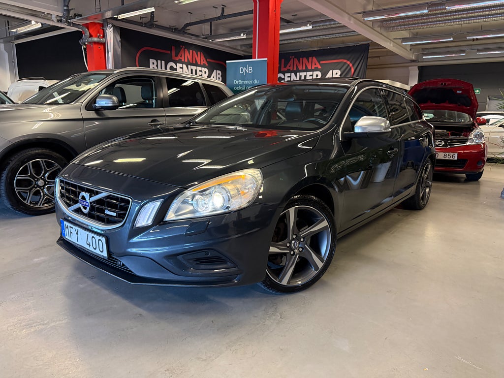 Volvo V60 D5 AWD Geartronic R-Design Drag Skinn Navi Taklucka