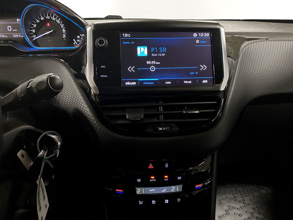 Bild på Peugeot 2008 Allure 1.2 PT 110hk Aut DRAG BAKSENSORER