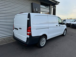 Transportbil - Skåp Mercedes-Benz eVito 12 av 21