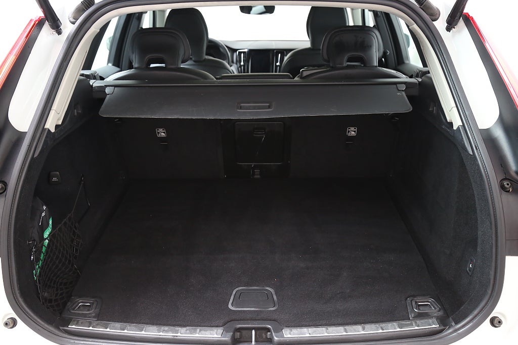 Volvo XC60 Recharge T6 340hk Inscription Exp AWD Pano Läder Drag