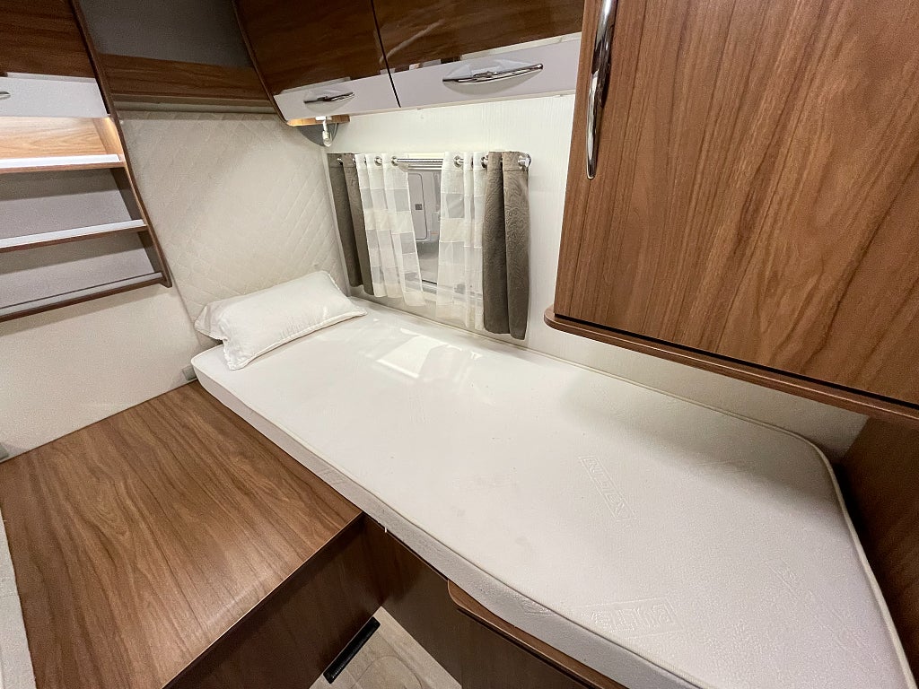 Pilote Essentiel P 740 GJ /ALDE/Solcell/B-körkort/Ugn/Långbäddar - Pilote