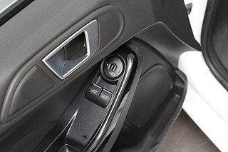 Halvkombi Ford Fiesta 10 av 22