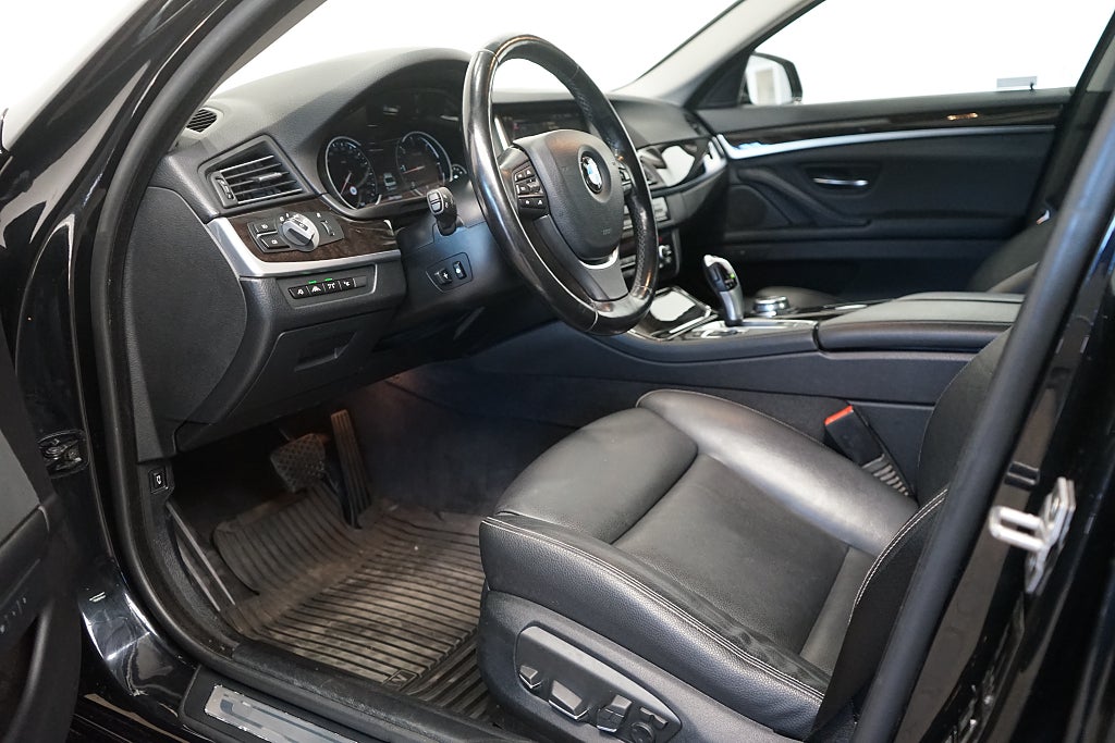 BMW 520d xDrive Sedan Luxury Line Se spec 190hk