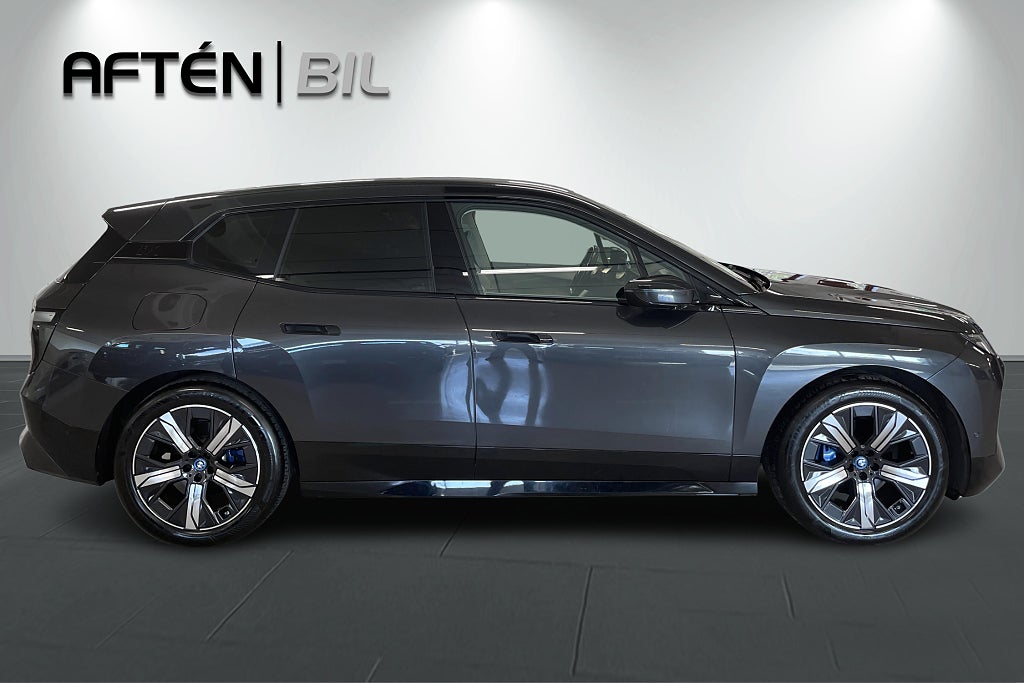 BMW iX xDrive40, 326ps, 2024