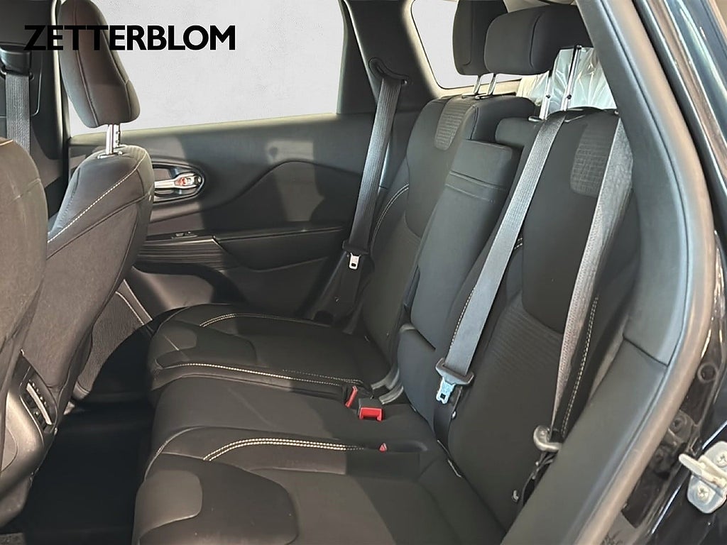 Kombi Jeep Cherokee 9 av 13