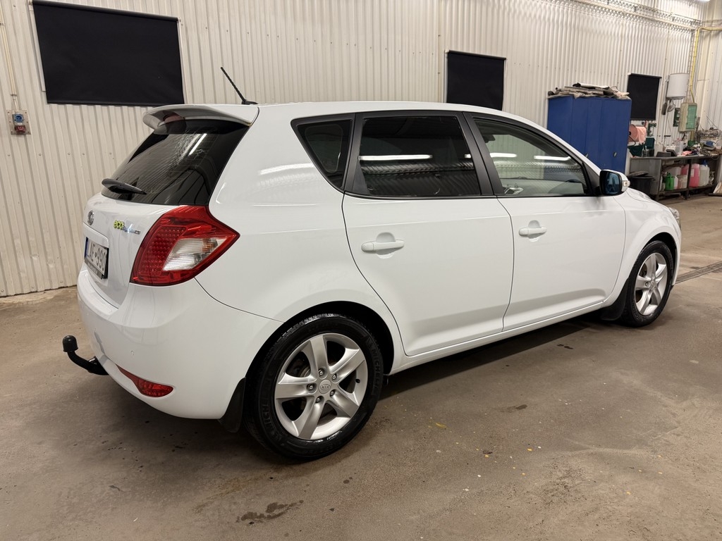 Kia Ceed 5dr cee'd 1.6 CRDi ECO Dragkrok 2011, bild 6/47