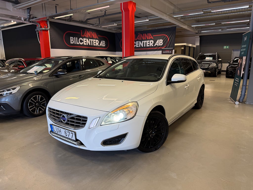 Volvo V60 D5 AWD Aut Drag Kamera PDC Kamrem bytt Ny besiktad SoV