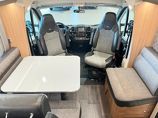Husbil-halvintegrerad Adria CORAL SUPREME 670 SLT 14 av 29