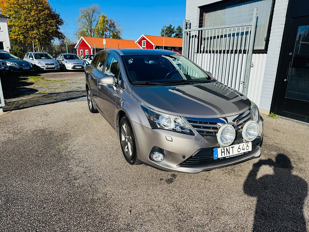 Toyota Avensis 1.8 147HK KOMBI EDITION 50 / DRAG / VÄRMARE