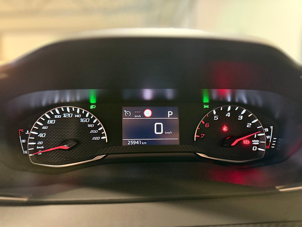 Bild på Peugeot 2008 Active Pack 1.2 PT 130hk Aut - BACKSENSORER