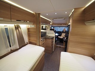 Husbil-halvintegrerad Adria Coral S 670 SLT 19 av 20