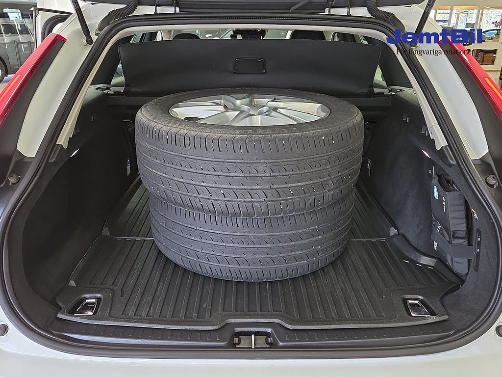 Volvo V90 Cross Country 2018 - miniatyr 13