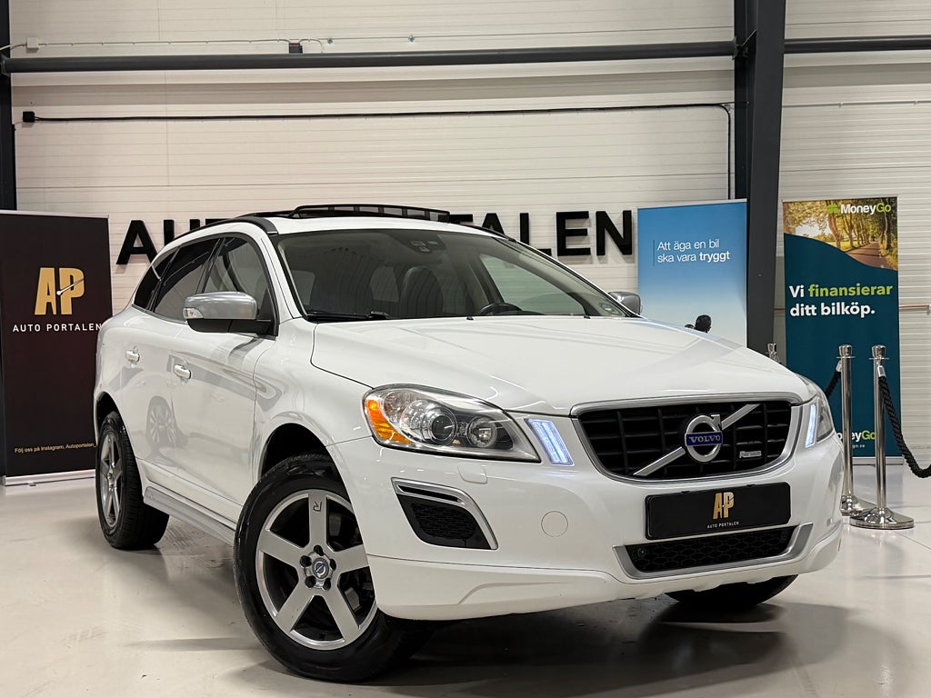 Volvo XC60 D3 AWD Geartronic R-Design | PANO | NAVI | Skinn | Drag