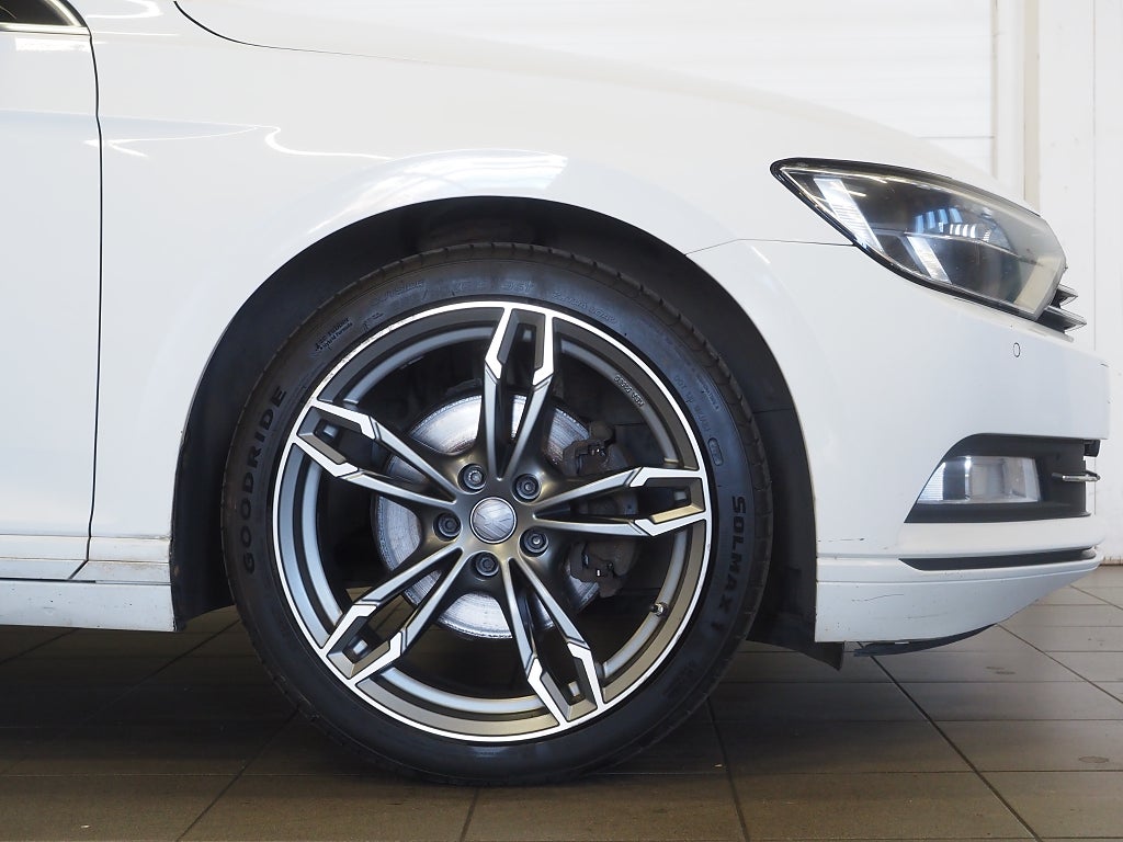Volkswagen Passat Sportscombi 2.0 TDI 150hk D-Värmare Drag Kamera 2016