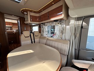Husbil-integrerad Hymer Eriba 773 IVECO 170HK AUT 6 av 26